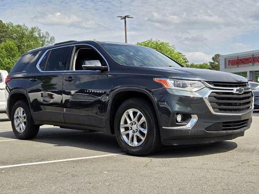 Graphite Metallic 2018 Chevrolet Traverse LT Cloth
