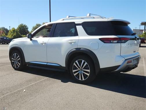 2022 Nissan Pathfinder Platinum