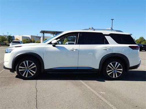 2022 Nissan Pathfinder Platinum
