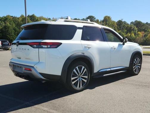 2022 Nissan Pathfinder Platinum