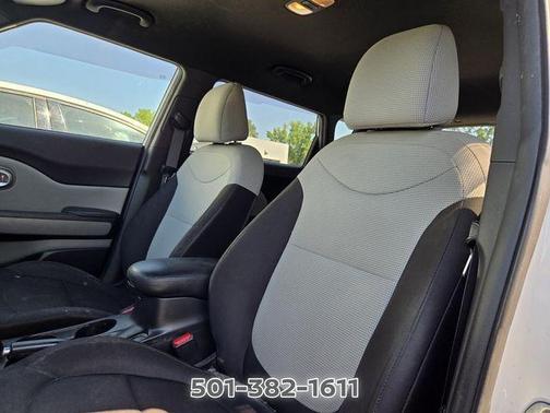 Clear White 2017 Kia Soul Base