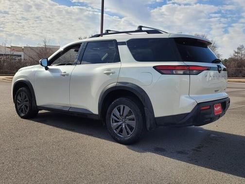 2023 Nissan Pathfinder SV