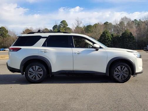 2023 Nissan Pathfinder SV