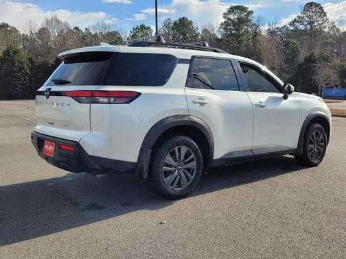 2023 Nissan Pathfinder SV