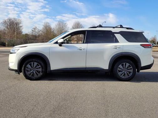 2023 Nissan Pathfinder SV