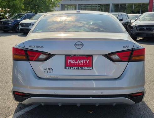 Brilliant Silver Metallic 2023 Nissan Altima 2.5 SV