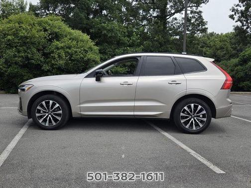 Bright 2024 Volvo XC60 B5 Core Dark Theme