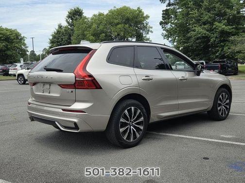 Bright 2024 Volvo XC60 B5 Core Dark Theme