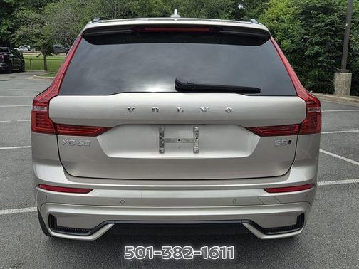 Bright 2024 Volvo XC60 B5 Core Dark Theme