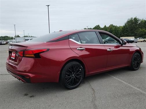 2025 Nissan Altima SR