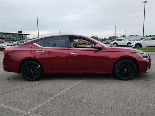 2025 Nissan Altima SR