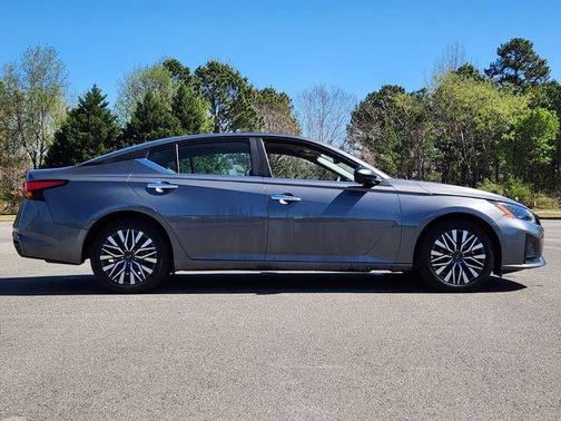 Gun Metallic 2025 Nissan Altima SV