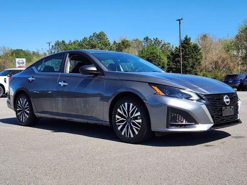 Gun Metallic 2025 Nissan Altima SV