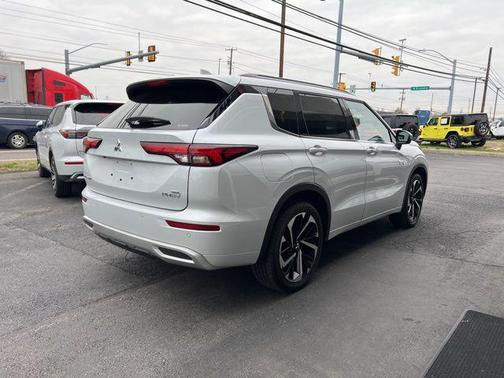 White Diamond 2024 Mitsubishi Outlander PHEV SEL