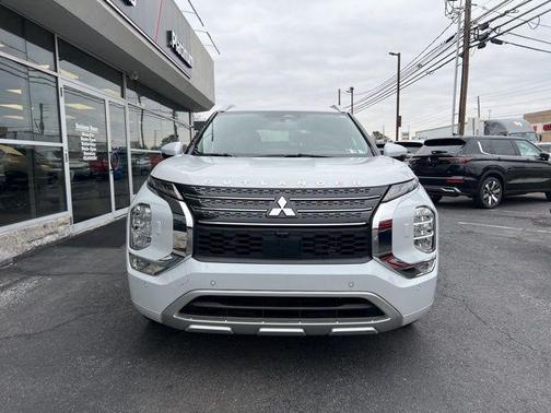 White Diamond 2024 Mitsubishi Outlander PHEV SEL