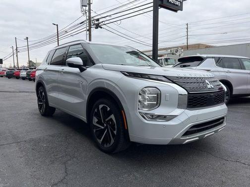 White Diamond 2024 Mitsubishi Outlander PHEV SEL