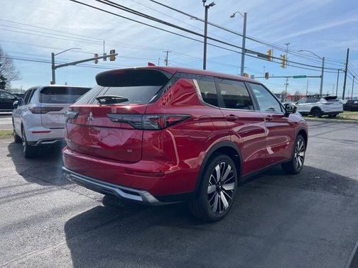 Red Diamond 2026 Mitsubishi Outlander SE 1.5T S-AWC