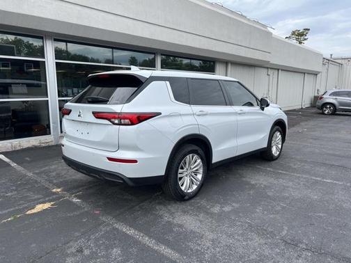 2024 Mitsubishi Outlander ES 2.5 S-AWC