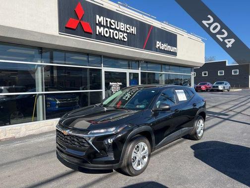 Mosaic Black Metallic 2024 Chevrolet Trax LS