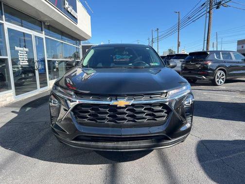 Mosaic Black Metallic 2024 Chevrolet Trax LS