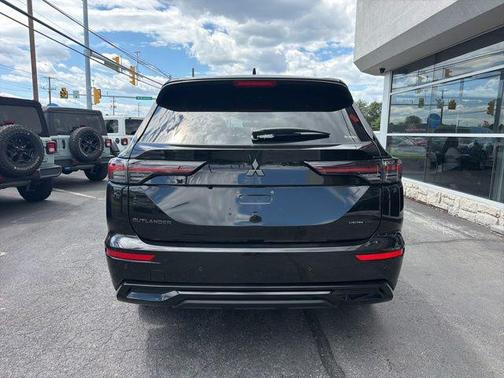 Black Diamond 2026 Mitsubishi Outlander LE S-AWC