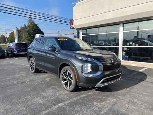 2024 Mitsubishi Outlander SE Black Edition w/Pano Roof S-AWC