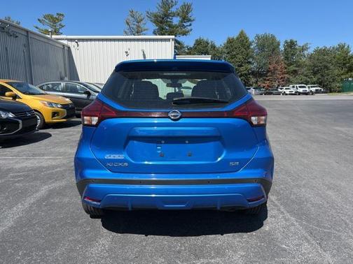 2021 Nissan Kicks SR