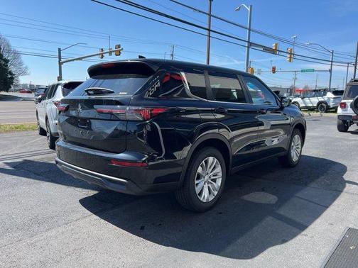 Labrador Black Pearl 2026 Mitsubishi Outlander ES 1.5T S-AWC