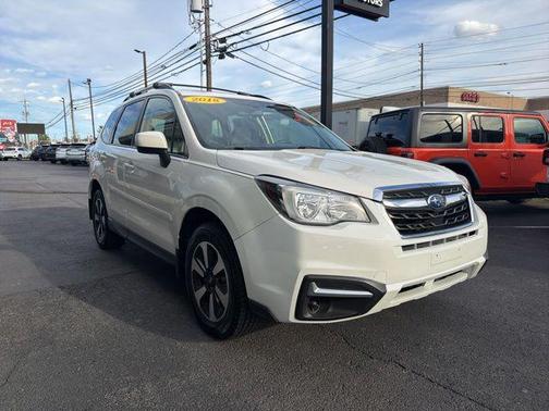 Crystal White Pearl 2018 Subaru Forester 2.5i Premium