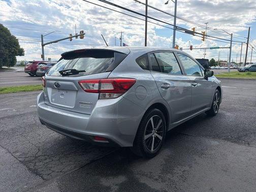 Ice Silver Metallic 2019 Subaru Impreza 2.0i
