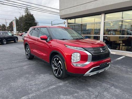 Alloy Silver Metallic 2024 Mitsubishi Outlander SE Black Edition S-AWC