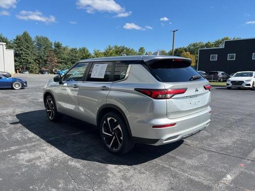 2024 Mitsubishi Outlander SE Black Edition w/Pano Roof S-AWC