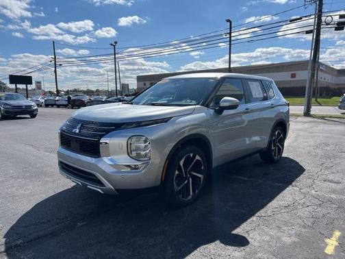 2024 Mitsubishi Outlander SE Black Edition w/Pano Roof S-AWC
