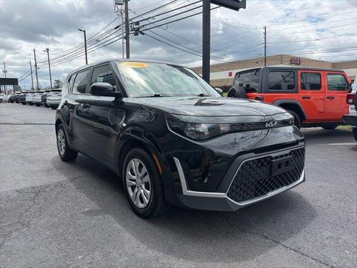 Fusion Black 2025 Kia Soul LX