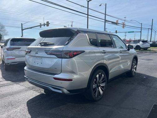 Alloy Silver Metallic 2026 Mitsubishi Outlander SE 1.5T 2WD
