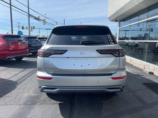 Alloy Silver Metallic 2026 Mitsubishi Outlander SE 1.5T 2WD