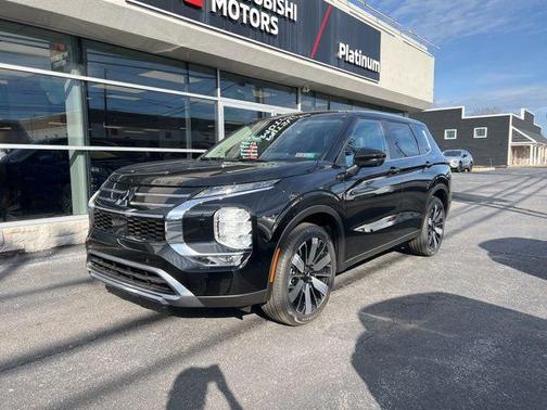 Labrador Black Pearl 2026 Mitsubishi Outlander SE 1.5T S-AWC