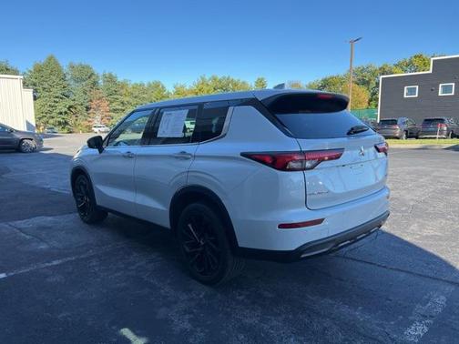 2023 Mitsubishi Outlander SE Black Edition S-AWC