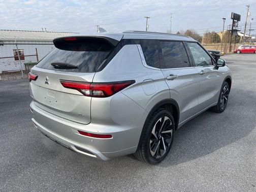 Silver Alloy 2022 Mitsubishi Outlander SEL 2.5 2WD