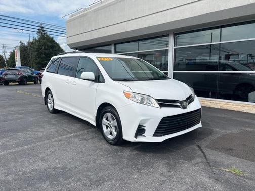 2019 Toyota Sienna LE