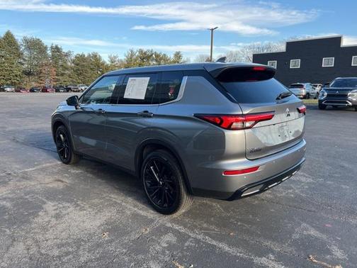 2024 Mitsubishi Outlander SE Black Edition w/Pano Roof S-AWC