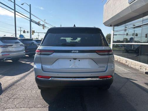 Silver Zynith 2024 Jeep Grand Cherokee Laredo