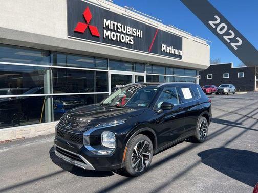 Labrador Black Pearl 2022 Mitsubishi Outlander SEL 2.5 S-AWC