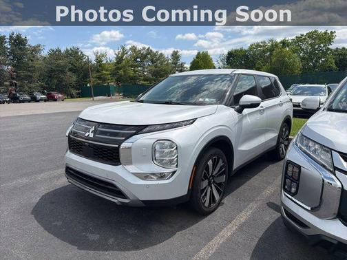 Gray 2025 Mitsubishi Outlander SE S-AWC