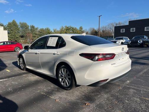 Ice Cap 2024 Toyota Camry LE
