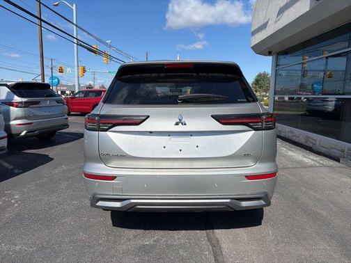 Alloy Silver Metallic 2026 Mitsubishi Outlander SEL S-AWC
