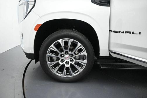 White Frost Tricoat 2023 GMC Yukon Denali