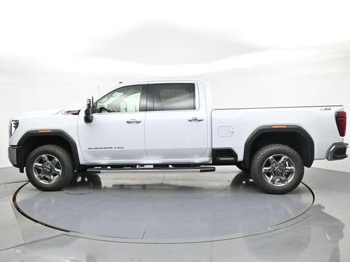 Glacier White Tricoat 2026 GMC Sierra 3500 SLT