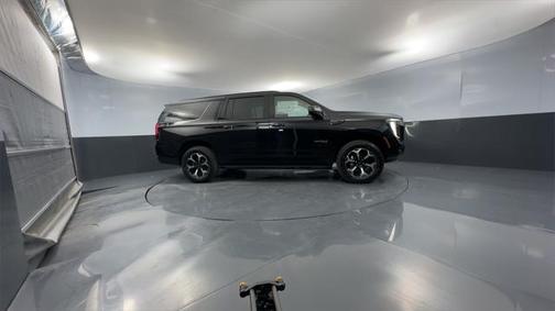 2025 GMC Yukon XL 4WD AT4