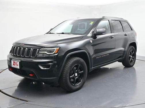 Diamond Black Crystal Pearlcoat 2017 Jeep Grand Cherokee Trailhawk